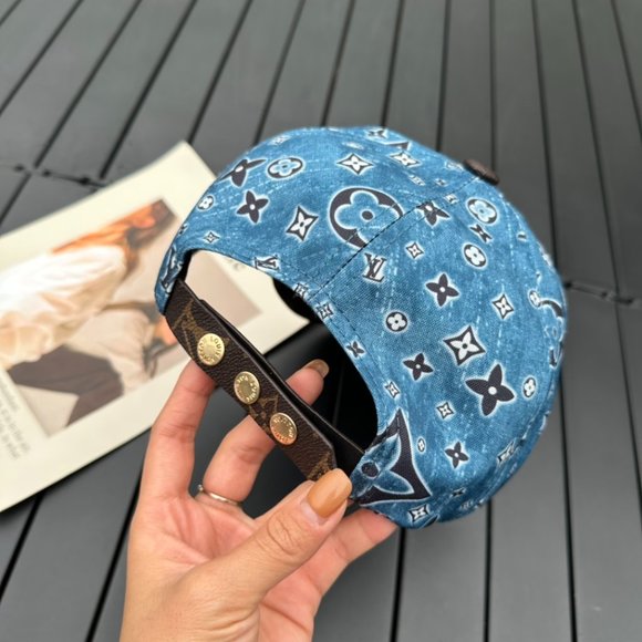 AUTHENTIC Louis Vuitton Hats main image 4